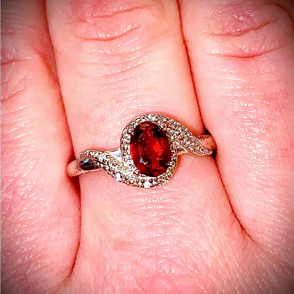 Avon Sterling Silver Garnet And Diamond Accent Ring Size 8